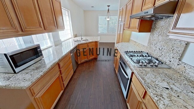 Building Photo - Spacious 3Bd 2.5Ba Home w/Den