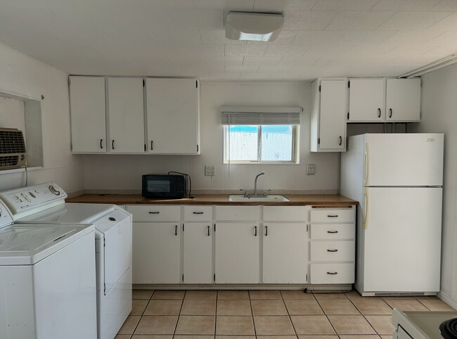 Building Photo - 239 S 200 W