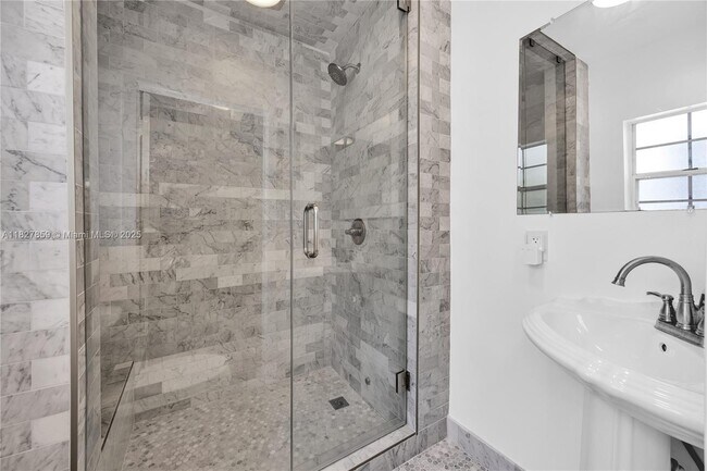 Building Photo - 410 Majorca Ave