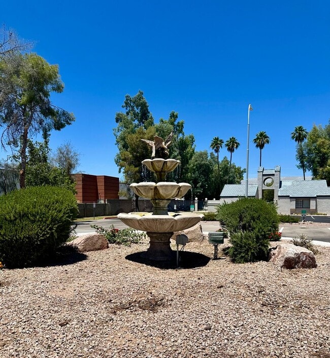 Building Photo - Stylish Towne House in Mesa with Community POOL