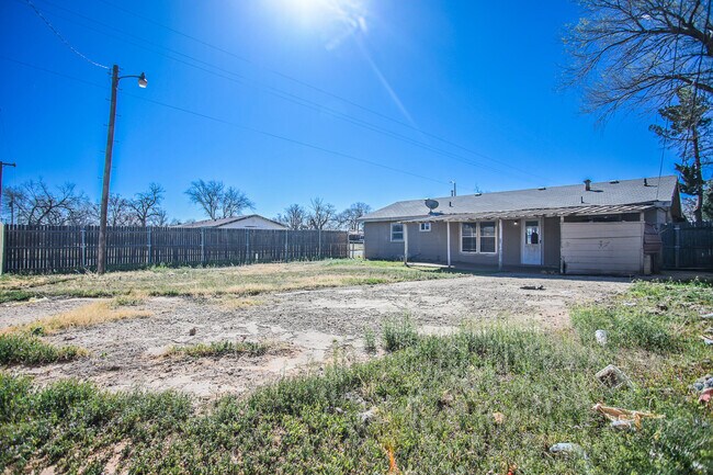 Building Photo - 2641 E Baylor St