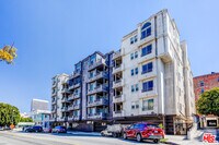 Building Photo - 848 Irolo St