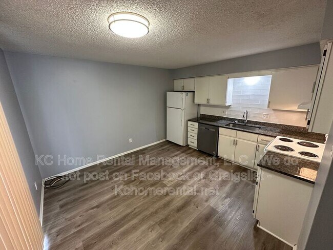 Building Photo - 9000 E 85th Pl