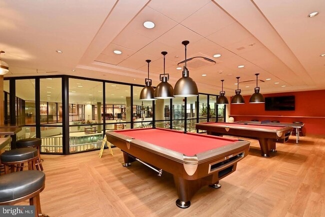 Building Photo - 5901 Mt Eagle Dr