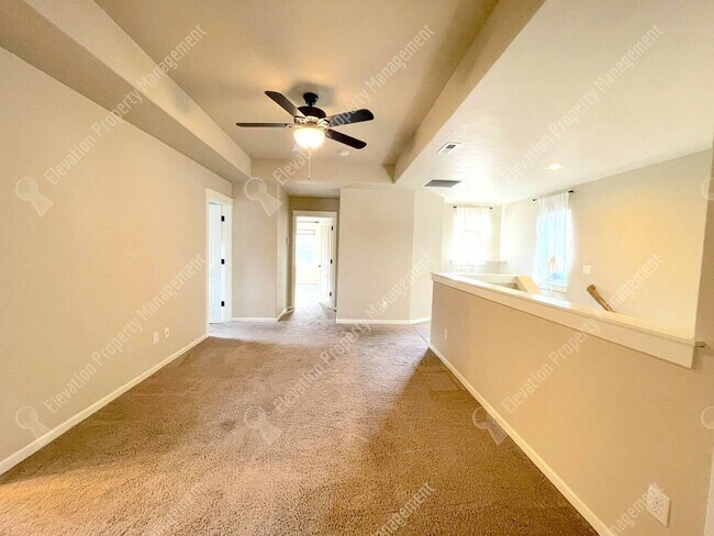 Building Photo - Modern home with fenced private yard in a great neighborhood!