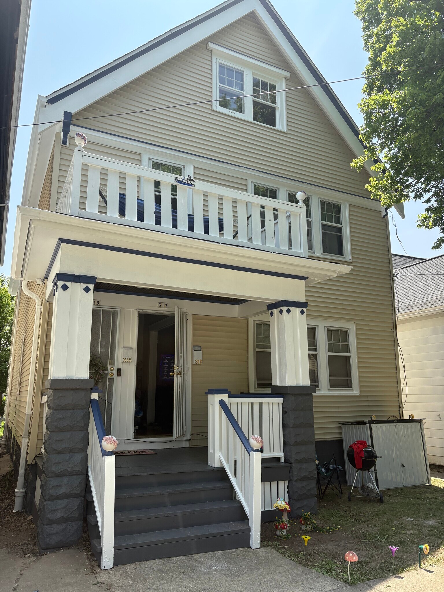 Building Photo - 315 E Garfield Ave