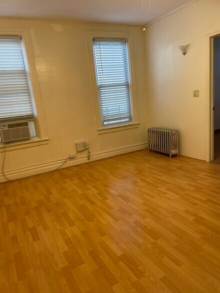 Living - 2333 E 24th St