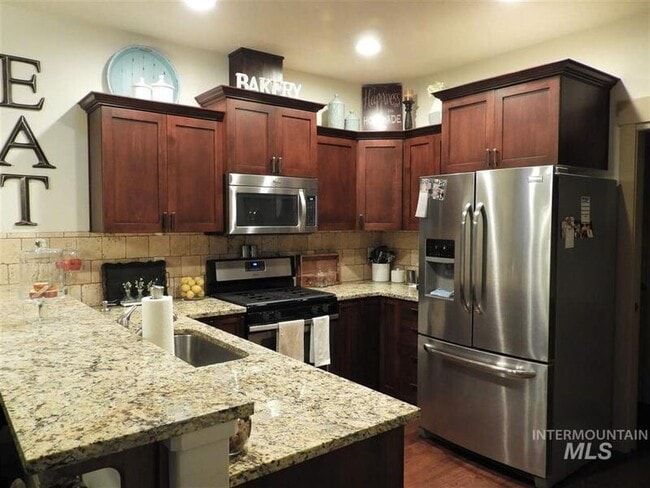 Building Photo - 2084 W Pine Ave