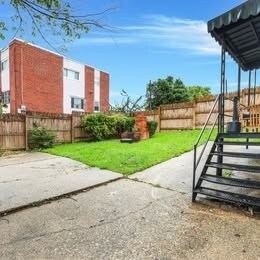 Building Photo - 5201 Banks Pl NE