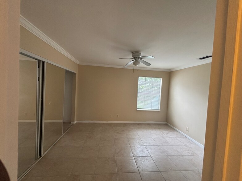 Building Photo - 21 N Crossings Cir