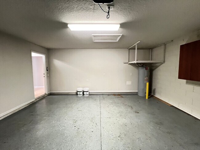 Building Photo - You’ve Found IT! Your Next Home! 4 Bedroom, 2 Bathroom in Ocala — $500 Off a Month’s Rent!!!