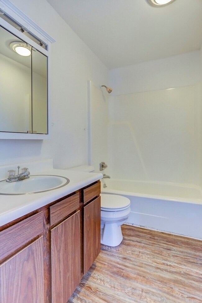 Building Photo - UPDATED 2 BEDROOM CONDO- Available August ...