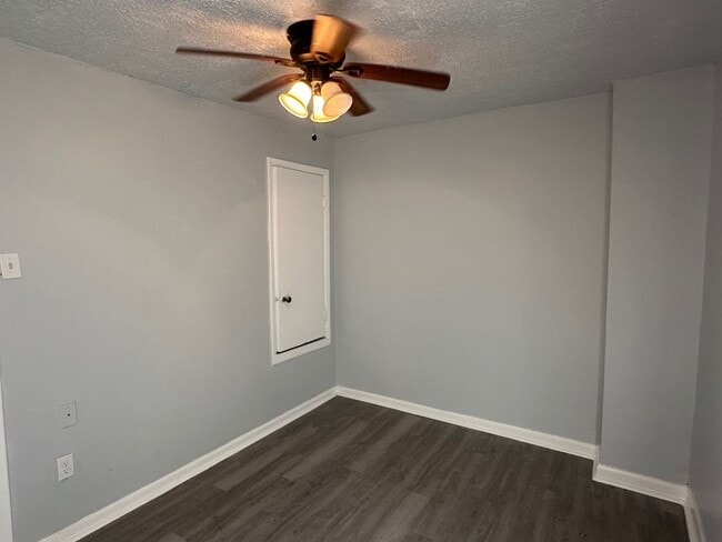 Building Photo - 2 Bed Row Home- Chester, PA