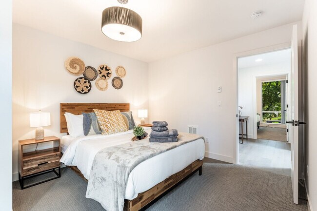 Building Photo - 2319 Franklin Ave E