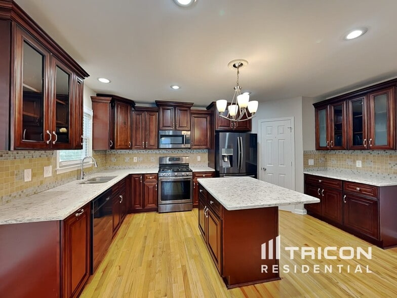 Building Photo - 305 Horseshoe Bend