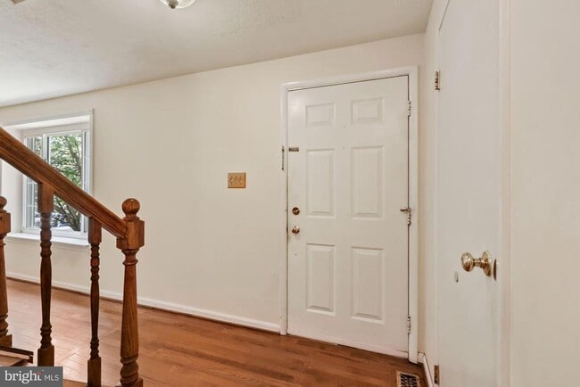 Building Photo - 9404 Mirror Pond Dr