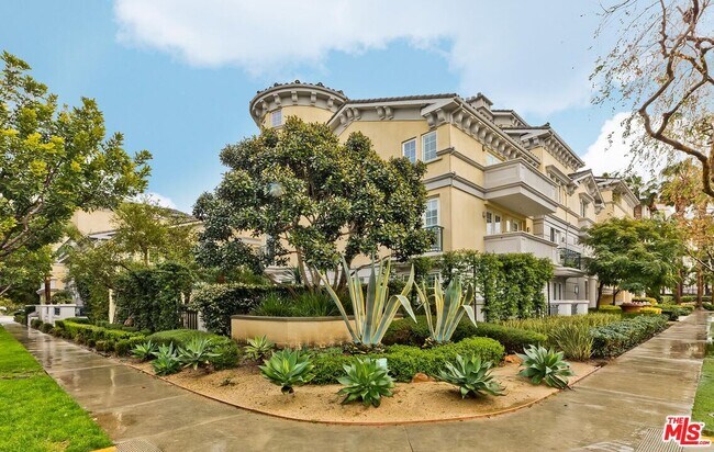 Building Photo - 7101 Playa Vista Dr