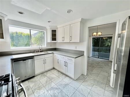 Building Photo - 221 S Gale Dr