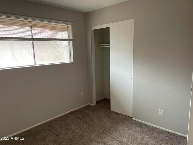 Building Photo - 1087 N 84th Pl