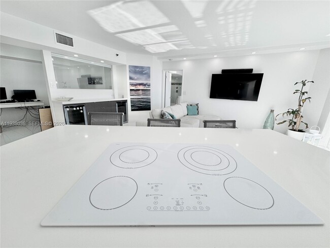 Building Photo - 3600 Mystic Pointe Dr