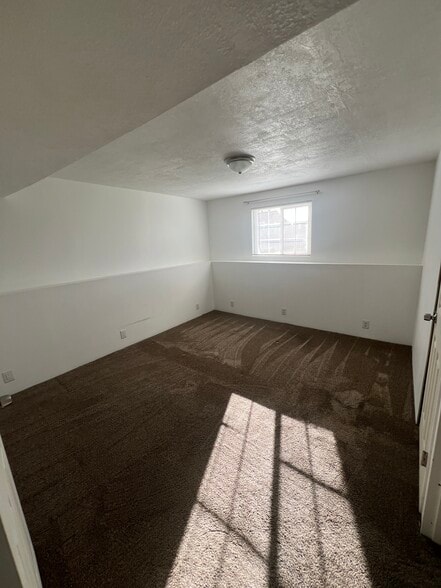 Building Photo - 1767 N 600 W