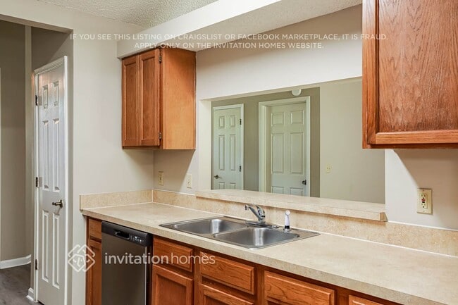 Building Photo - 11868 Gran Meadows Way