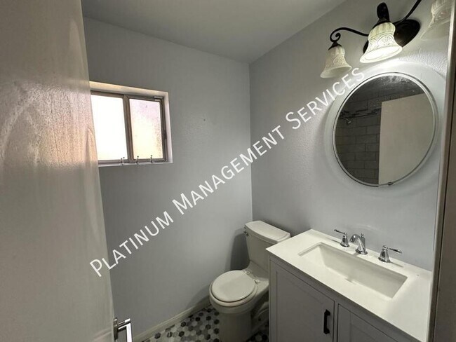 Building Photo - 36832 Goldenview Way