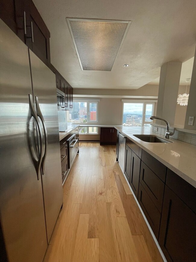 Building Photo - Beautiful Home In Arbor Place Tower