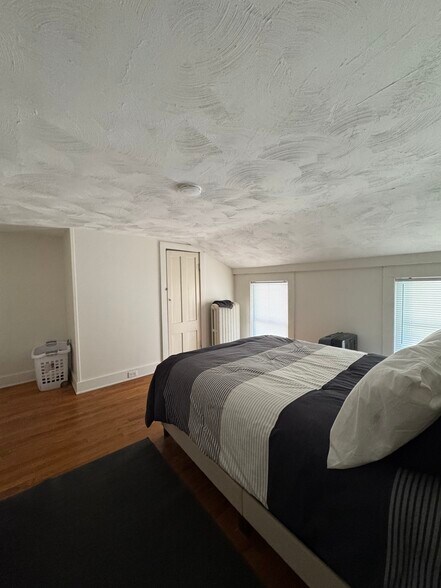 Building Photo - 232 Cuyler St