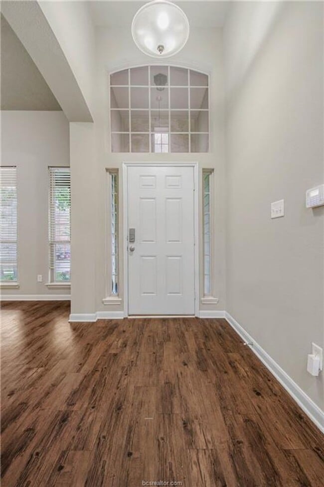 Building Photo - Available NOW! 3/2 in highly desirable Creek Meadows!!