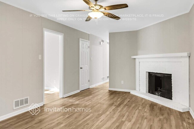 Building Photo - 3782 Lake Dr SE