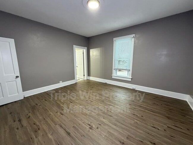 Building Photo - 307 State Hwy 47