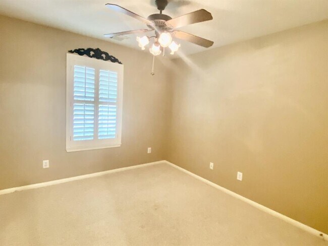 Building Photo - 7807 Highland Glen Dr