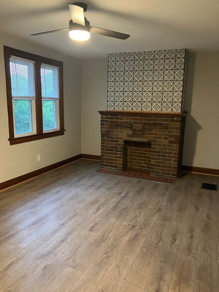 Living Room - 930 Oxley Rd