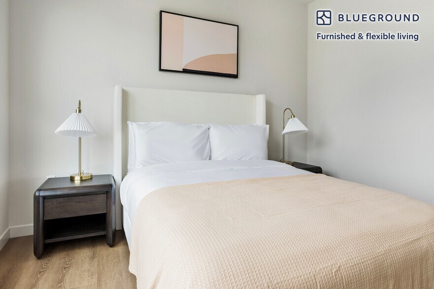 Building Photo - 2333 Calle Del Mundo