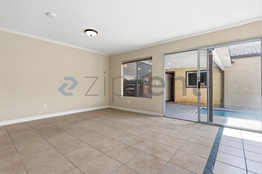 Building Photo - 23913 Parkland Ave