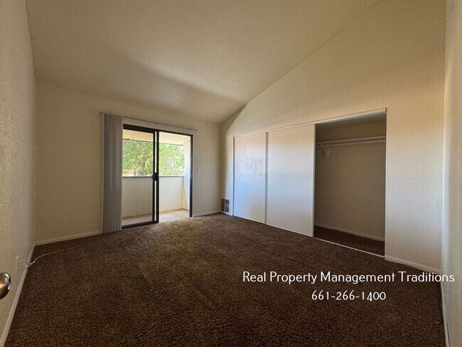 Building Photo - Willow Creek 2 bed, 1 bath condo!