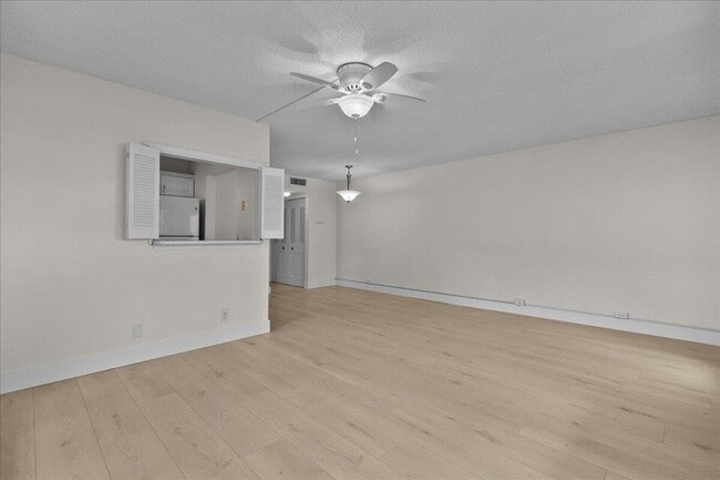 Building Photo - 142 Kent St