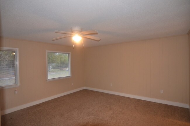 Building Photo - Charming Conrex Home Available Today!