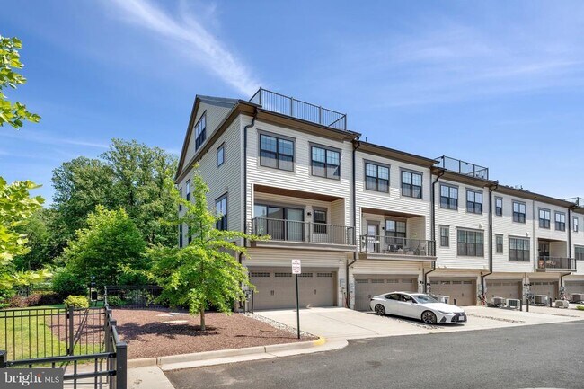 Building Photo - 4402 Fair Lakes Ct