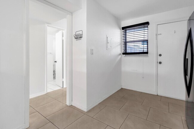 Building Photo - 1690 NE 191st St