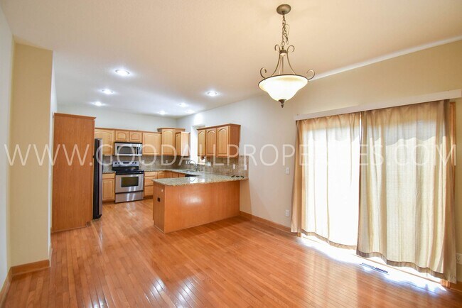 Building Photo - Executive Home with 4 Bedrooms, 2.5 Bath I...