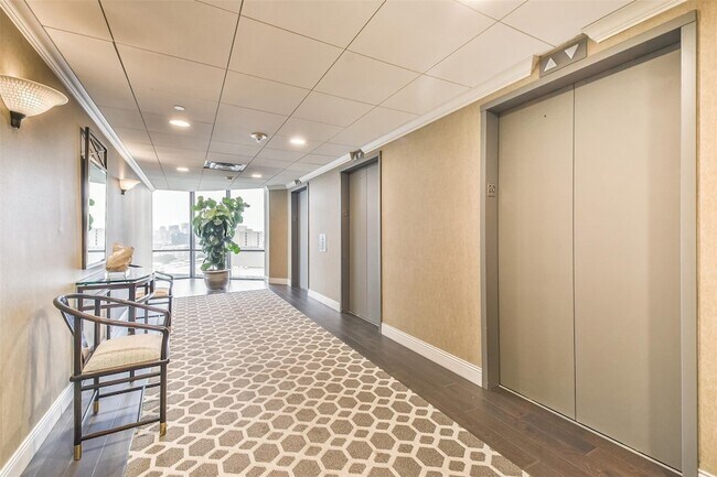 Building Photo - 15 Greenway Plz