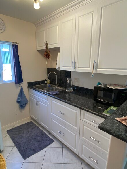 Building Photo - 10061 San Juan Ct