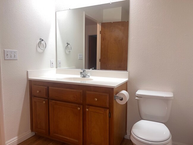 Building Photo - 3829