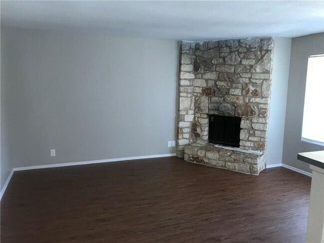 Building Photo - 2203 Leah Cove
