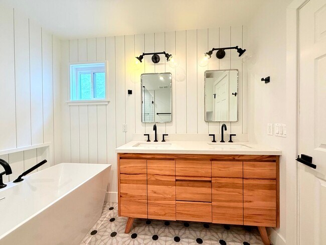 Building Photo - Fantastic 2-Story Home 3 bed 2.5 bath with backyard in Prime Golden Hills-Redondo Beach