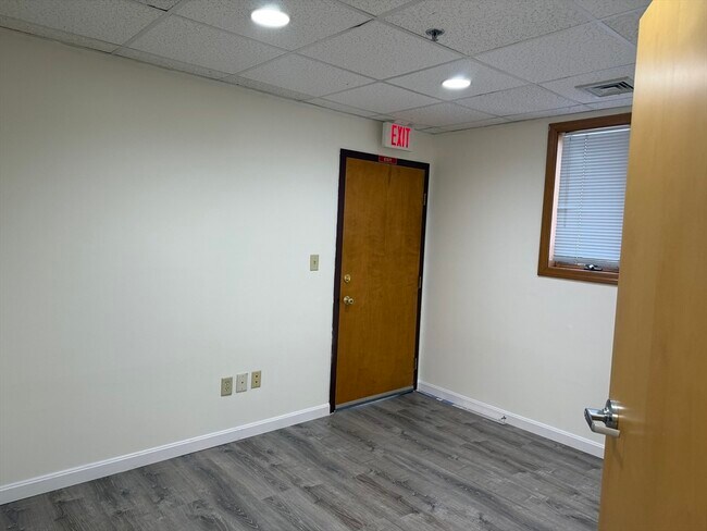 Building Photo - 1565 Main St