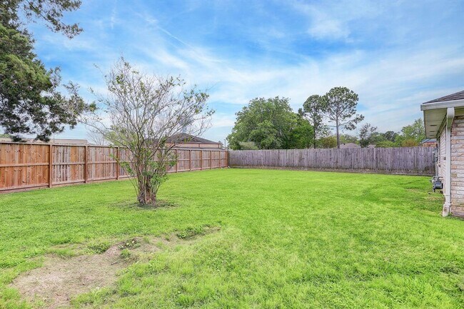 Building Photo - 910 Pebbleshire Dr