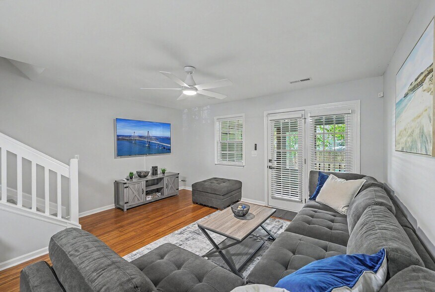 Building Photo - 549 Tayrn Dr